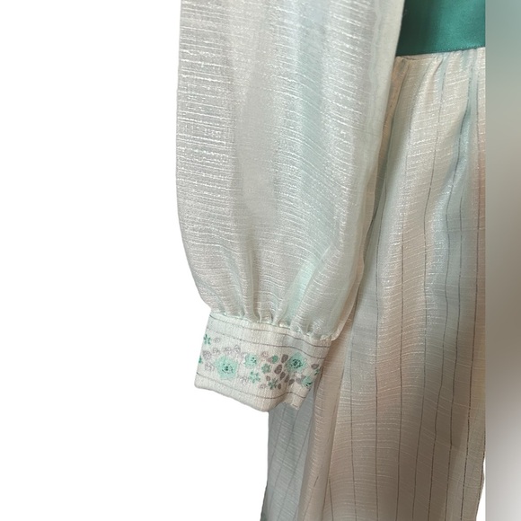 1970s Alfred Shaheen hostess dress with dagger collar. - Picture 6 of 13